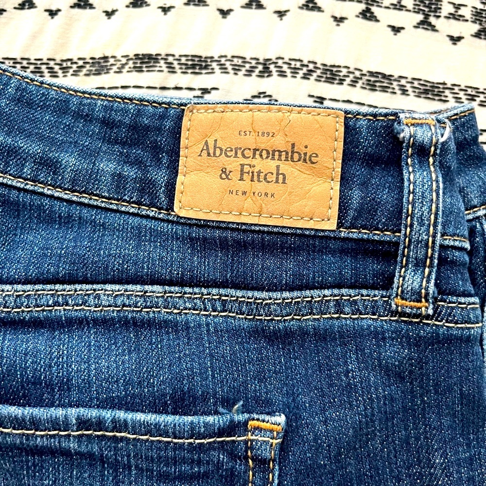 •ABERCROMIE & FITCH• Jeans